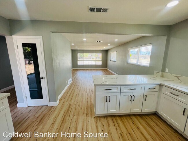 Building Photo - 3 br, 2 bath House - 782 W. Laurel St.