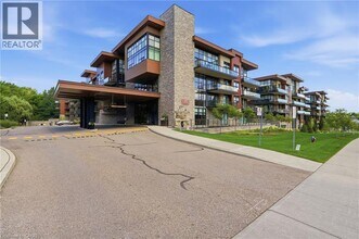 Building Photo - 1575 Lakeshore Rd W