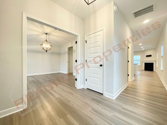 Foto del edificio - Beautiful 3-Bedroom, 2.5-Bath Home w/Bonus...