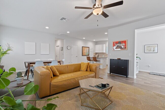 Foto del edificio - 10800 Blacket Dr