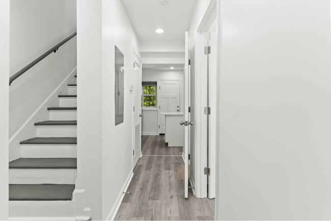 Building Photo - 1452 Smith Pl SE