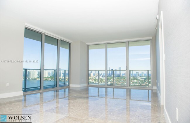 Foto del edificio - 16385 Biscayne Blvd