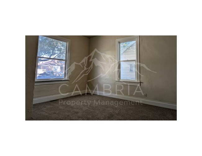 Foto del edificio - Charming 4-BR Home in Midvale