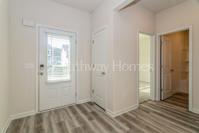 Foto del edificio - 630 Mackenzie Cv