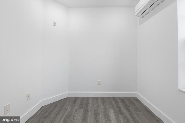 Building Photo - 212 Catharine St