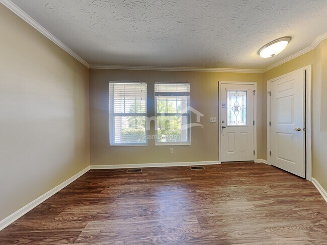 Building Photo - 5569 Windsor Ct