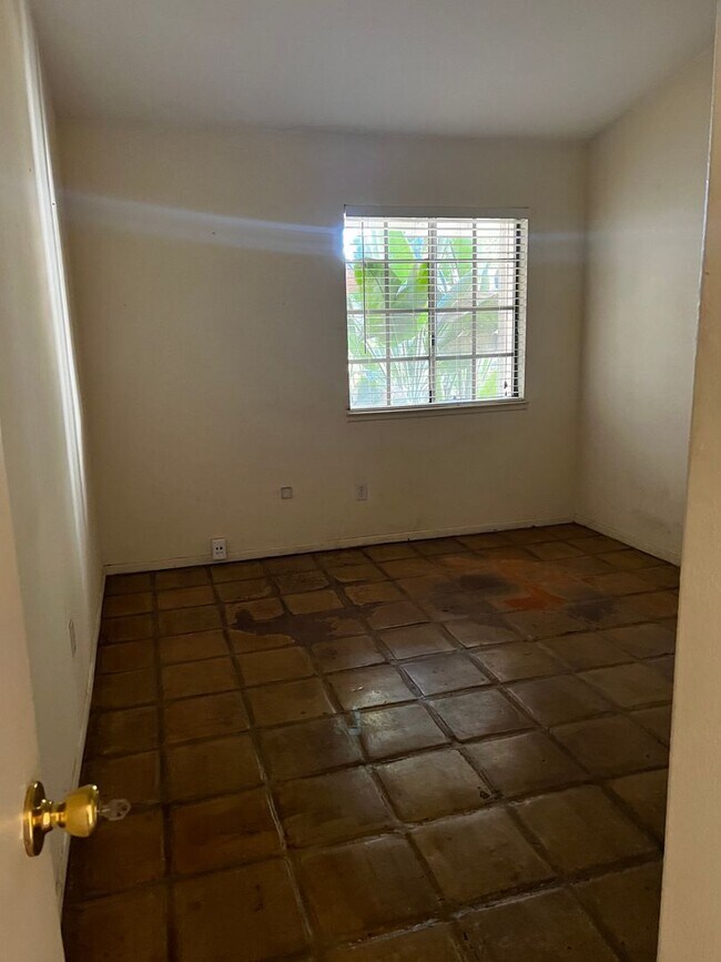 Building Photo - Large lot! 4 bedroom house in Woodcrest! Horse property!