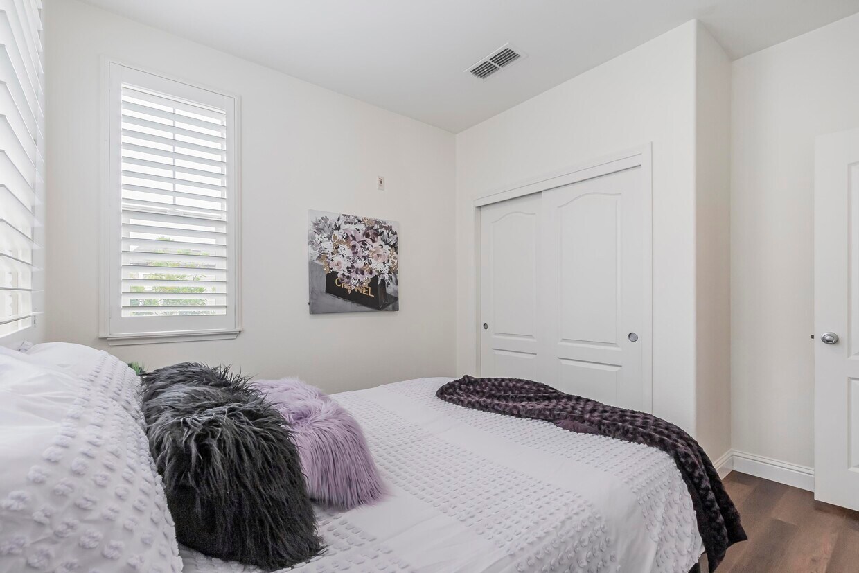 Foto principal - 18431 Emerald Ln