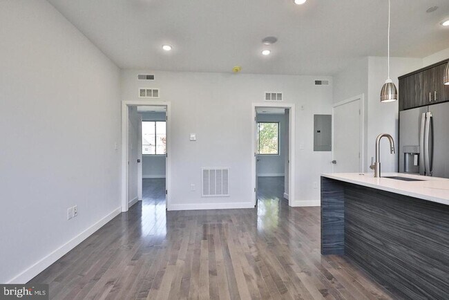 Foto del edificio - 1939 N Darien St