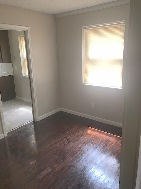 Foto del edificio - 12680 Riverdale Ave