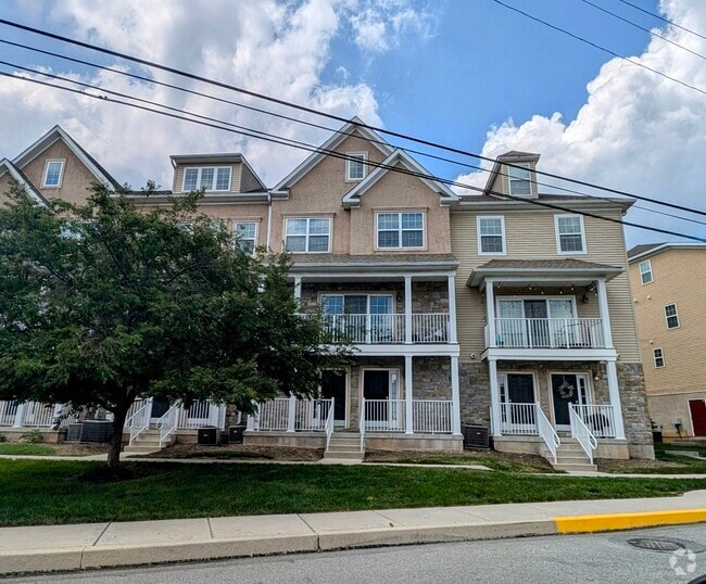 Building Photo - 154 Justin Dr