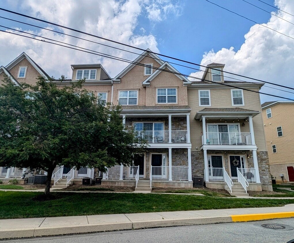 Primary Photo - 154 Justin Dr
