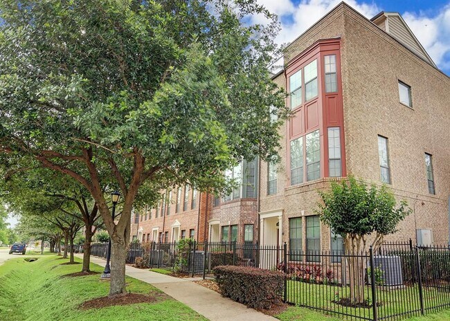 Building Photo - 2110 Shearn St