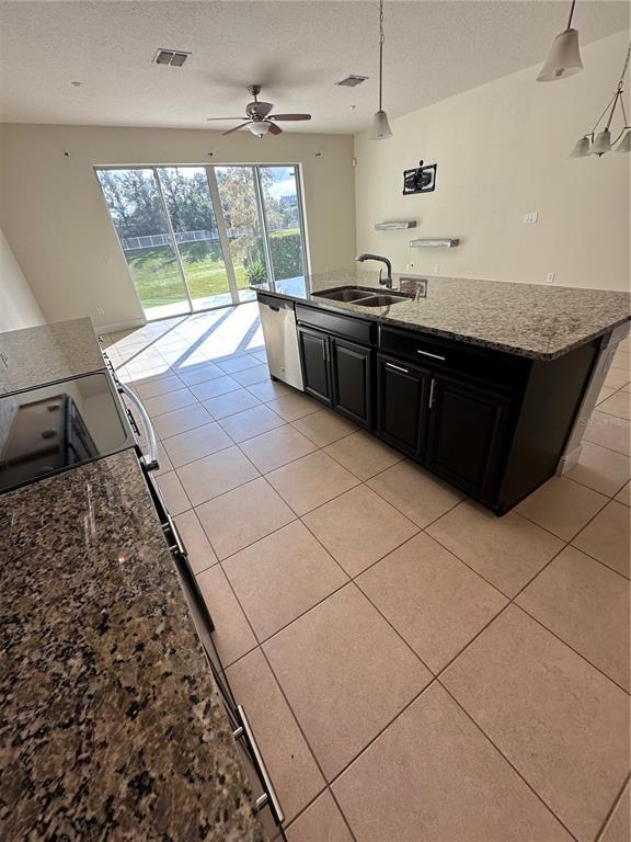 Foto del edificio - 7629 Aloma Pines Ct