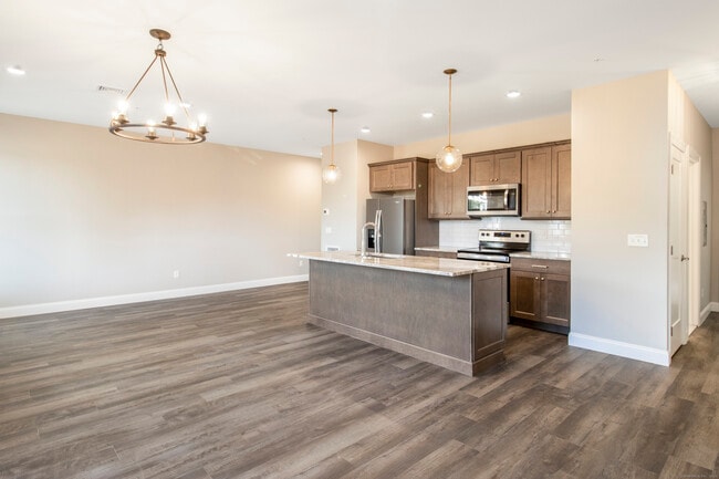Building Photo - 504 Edgewater Cir