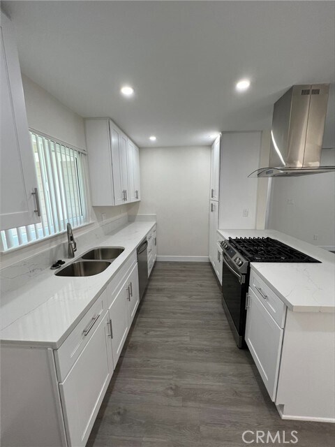 Building Photo - 991 S Mancos Pl