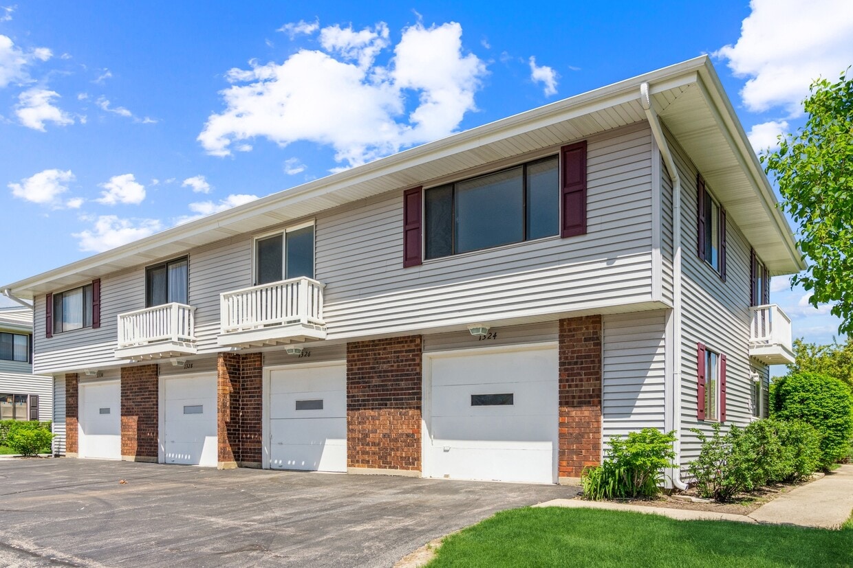 Primary Photo - 1324 Wakeby Ln