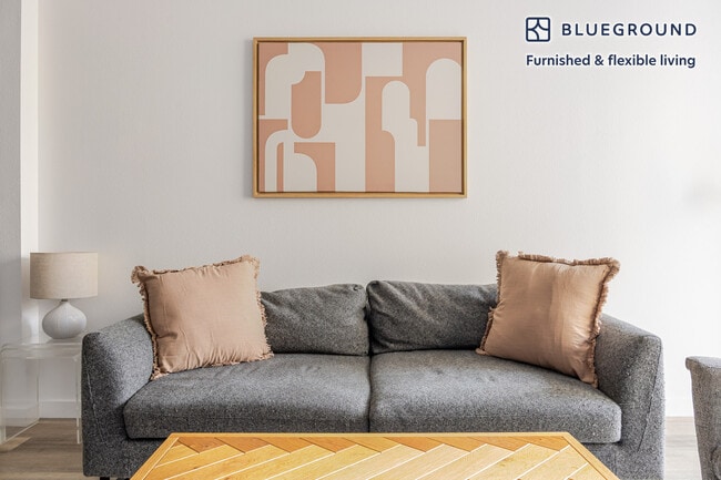 Building Photo - 345 Cloverdale Ave