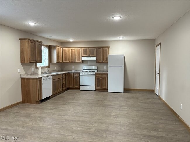 Building Photo - 430 2nd Dr NE