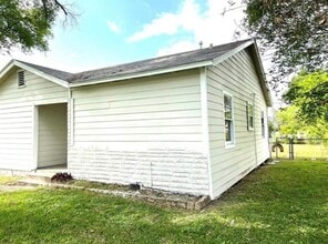Building Photo - 13429 Bandera St