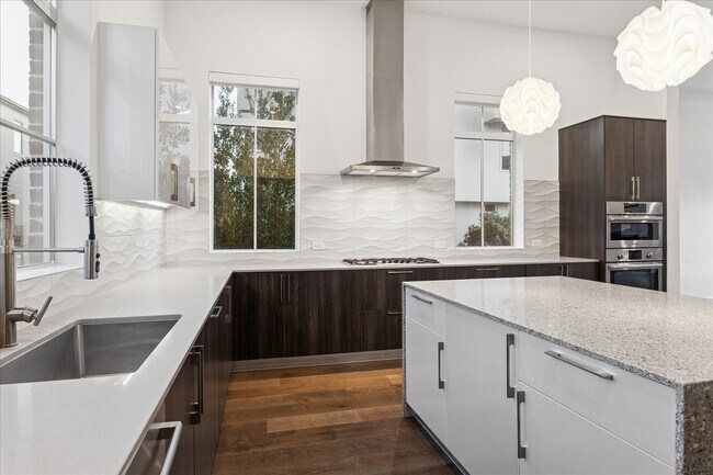 Foto del edificio - 1430 Lake Pointe Pkwy