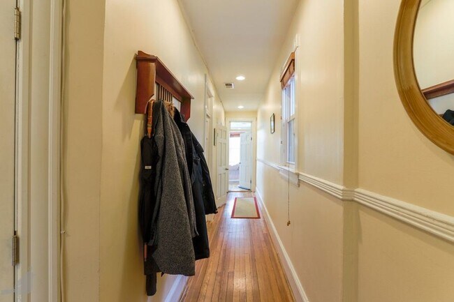 Building Photo - Three Bedroom Columbia Heights Abode!