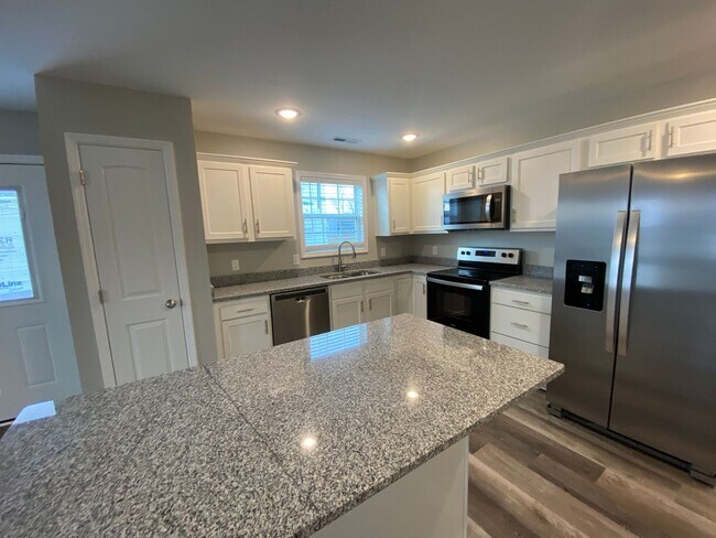 Building Photo - 3 BED 2 BATH SINGLE FAMILY HOME