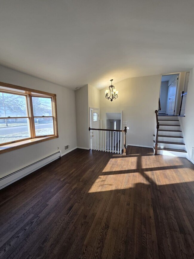 Building Photo - 895 Salem Dr