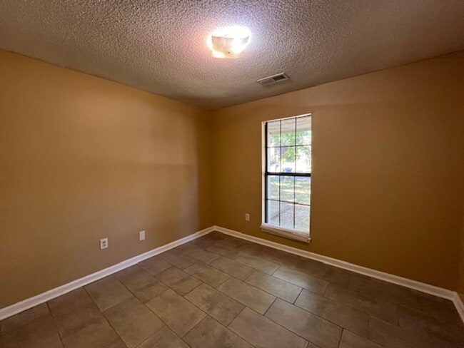Building Photo - Renovated 3 Bedroom 2 Bath Home for Rent!!