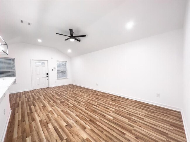 Foto del edificio - 5415 Myrtlewood St