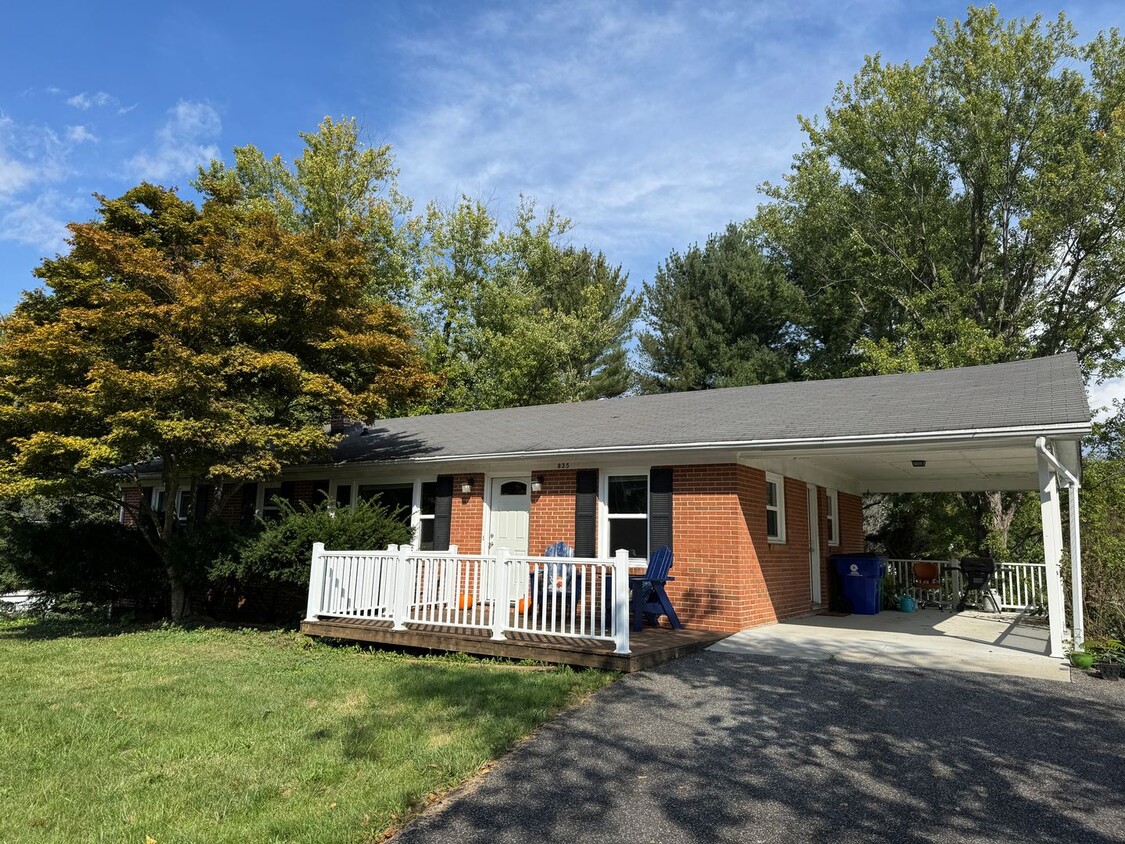 Primary Photo - Spacious Home close to VT campus - 3bd 2ba