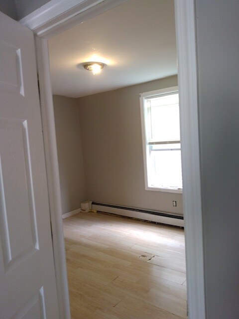 Building Photo - 452 River St
