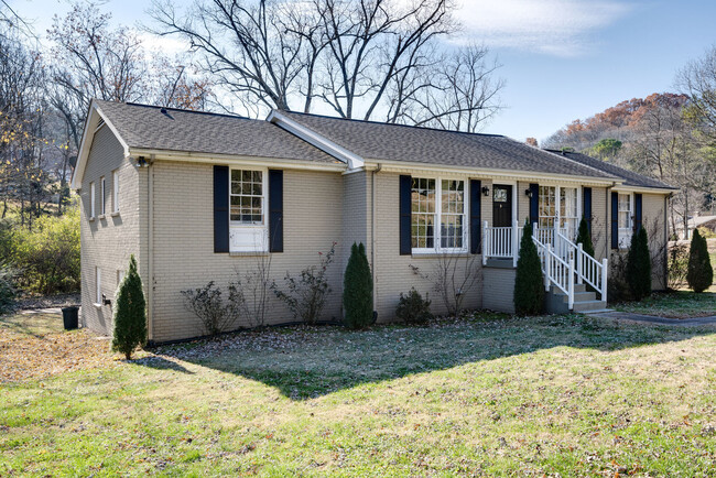 Building Photo - Move-In Ready One-Side-of-a-Duplex Home Mi...