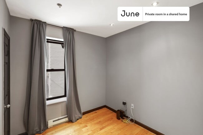 Building Photo - Room in Shared 4 bed/1 bath home
