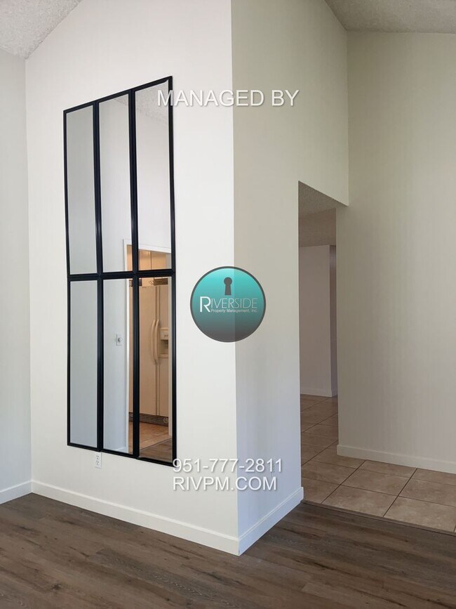 Foto del edificio - Beautiful home with no neighbors behind you!