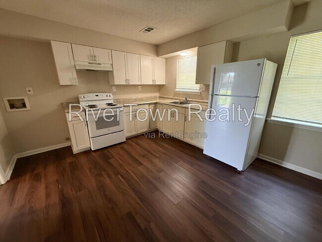 Building Photo - 3236 Sweet Springs Dr