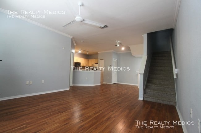 Building Photo - Excellent 3 BR, 2 Bath condo in Visconti East