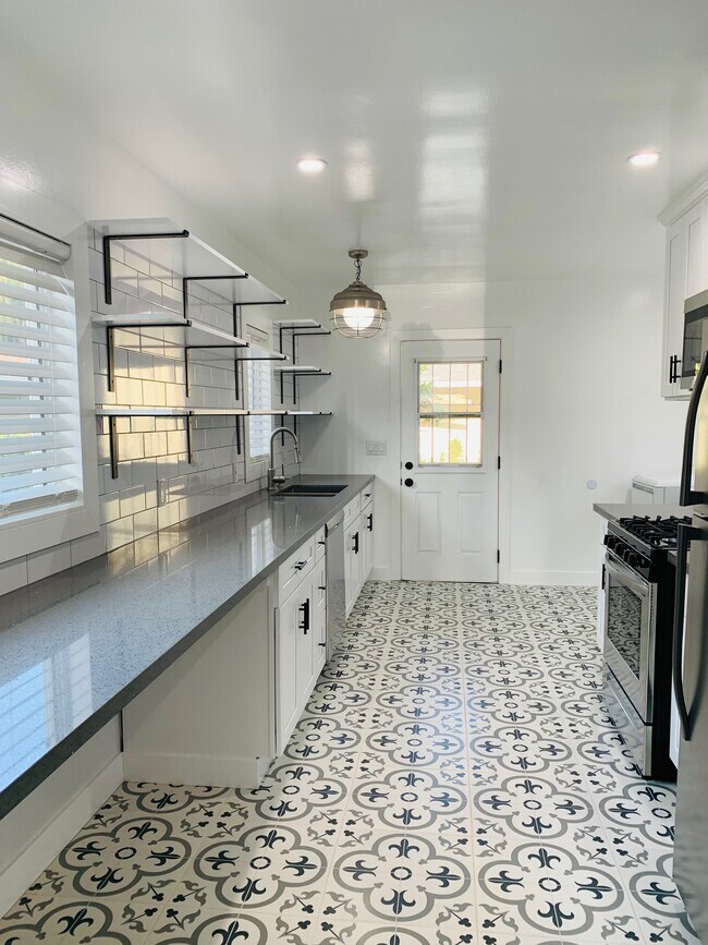Building Photo - 784 Manzanita Ave