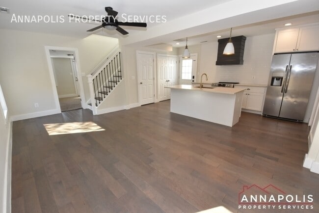 Building Photo - 1708 Chesapeake Dr