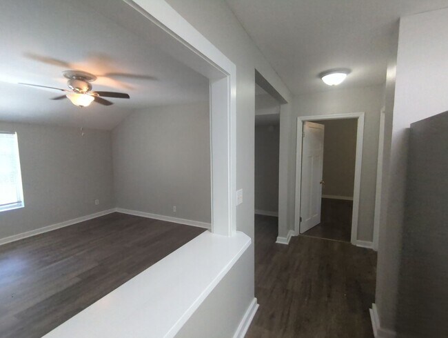 Foto del edificio - 405 Red Oak Dr
