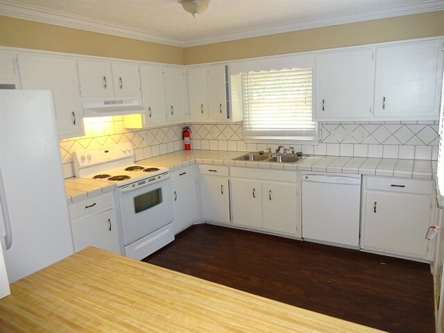 Foto del edificio - 1262 Providence Way