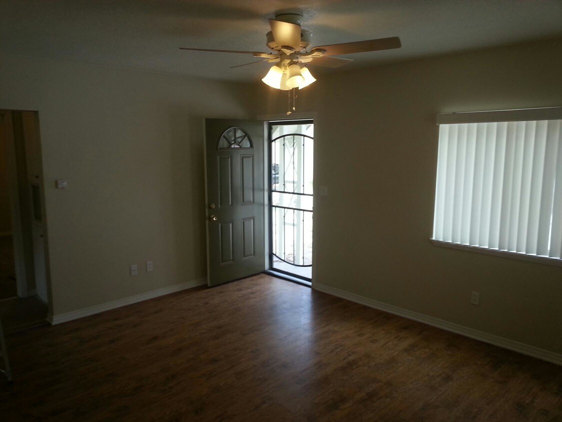 Foto del edificio - 9427 Houston Ave