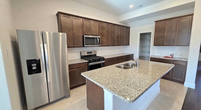 Building Photo - 3029 Hollybrook Ln