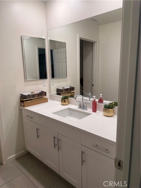 Foto del edificio - 467 W Buttercup Ln