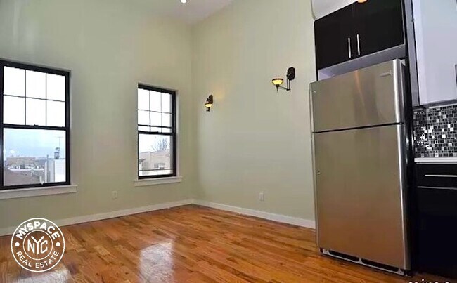 Foto del edificio - 1320 Bushwick Ave