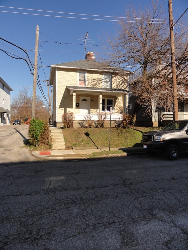 Primary Photo - 186 W Norwich Ave