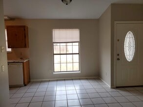 Building Photo - 2124 Kirby Smith Dr