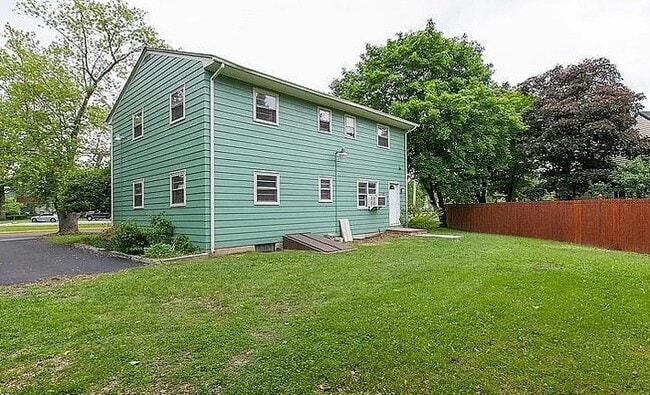 Building Photo - 700 Whitney Ave