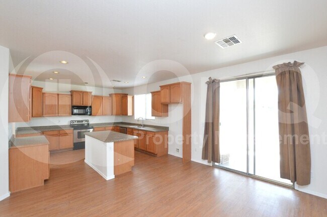 Foto del edificio - 1036 E Magnum Rd