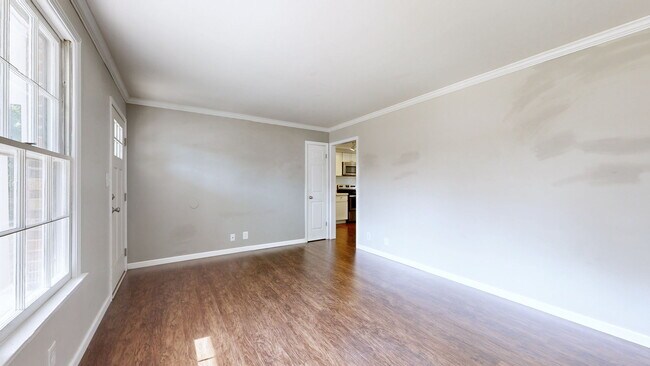 Building Photo - 3414 Pembroke Rd